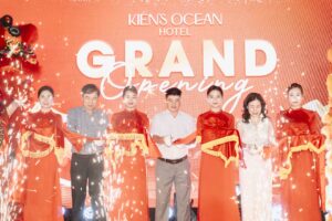 Cắt băng khai trương Kiến Ocean Hotel