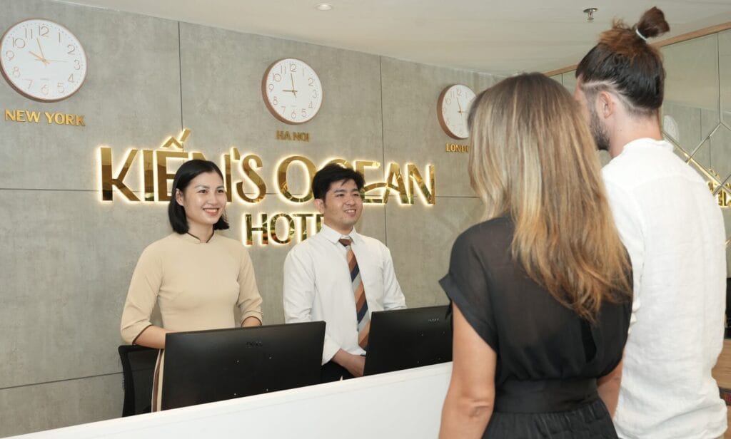 Mở kết nối, Chạm cảm xúc từ Bàn lễ tân Kiến’s Ocean Hotel