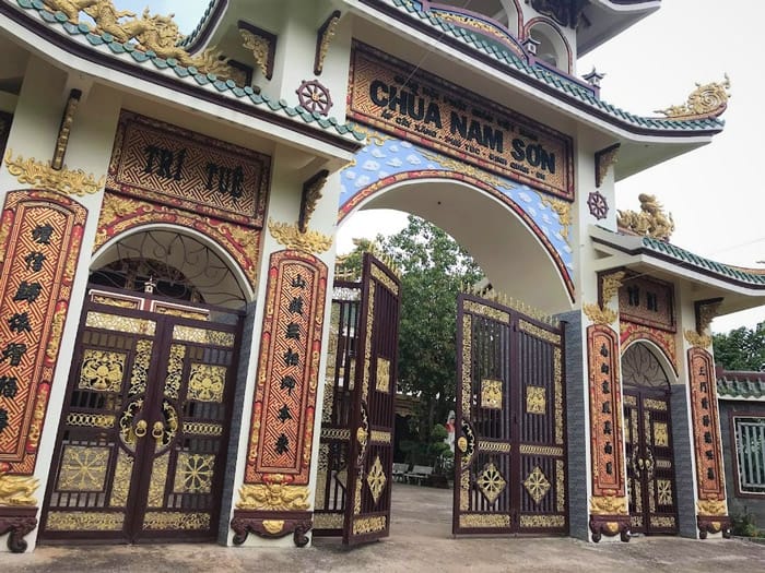 Cổng Tam Quan chùa Nam Sơn