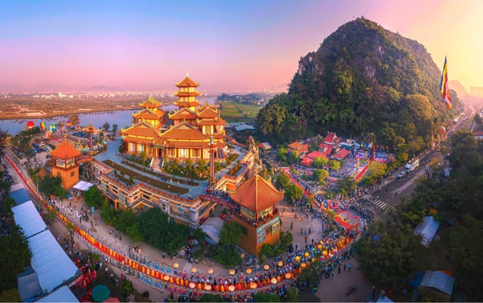 Chùa Quan Âm Đà Nẵng nằm tại chân núi Kim Sơn