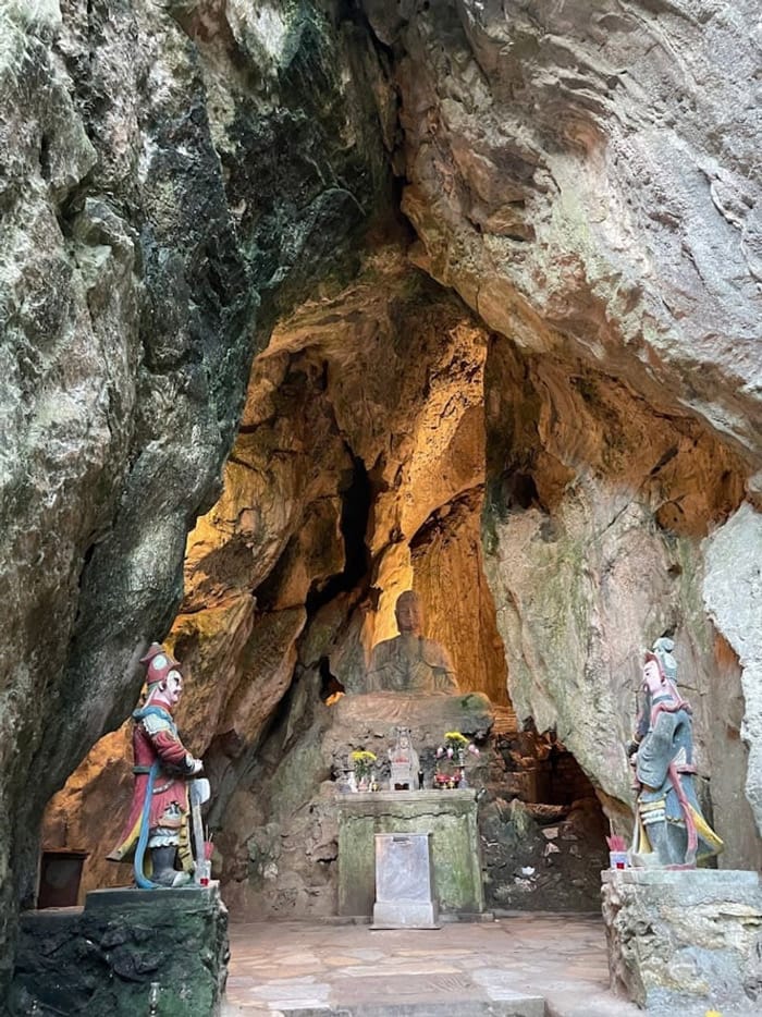 Động tàng chơn chùa linh ứng ngũ hành sơn