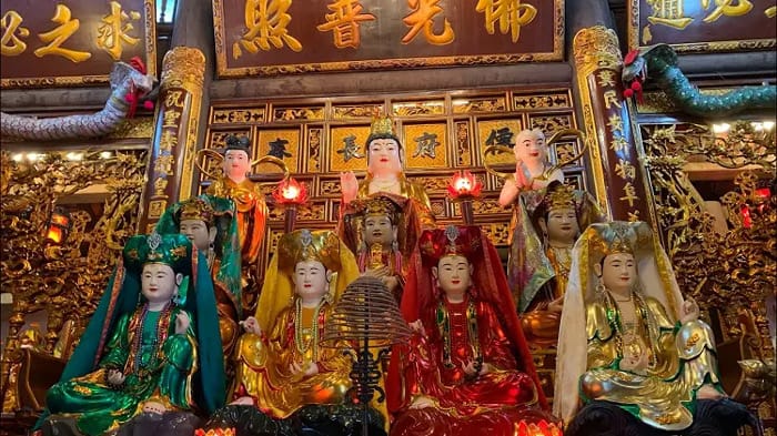 Đền lĩnh chúa linh từ thờ ai