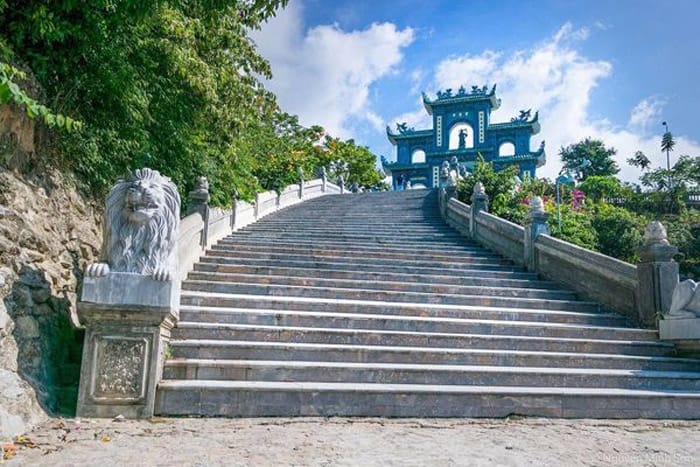 Địa điểm du lịch tâm linh tại đà nẵng cho người lớn tuổi bán đảo sơn trà