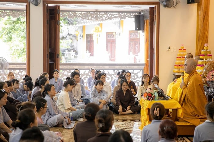 các lớp học Phật pháp tại chùa Bát Nhã