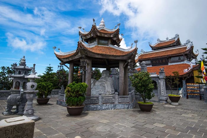 Kiến trúc đền lĩnh chúa linh từ