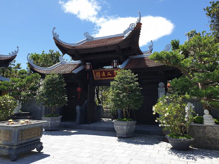 Đền Lĩnh chúa linh từ Bà nà Hills Đà Nẵng