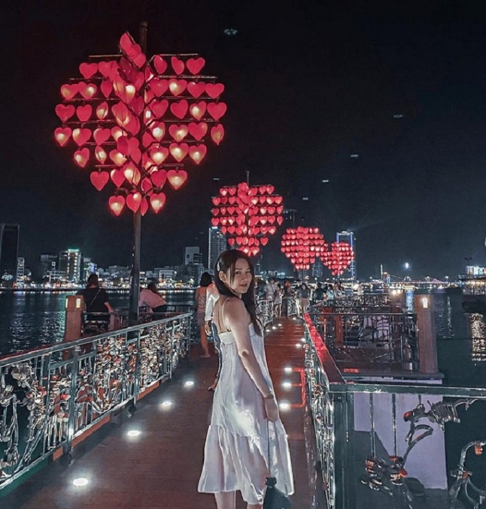 Cầu Tình Yêu Đà Nẵng về đêm