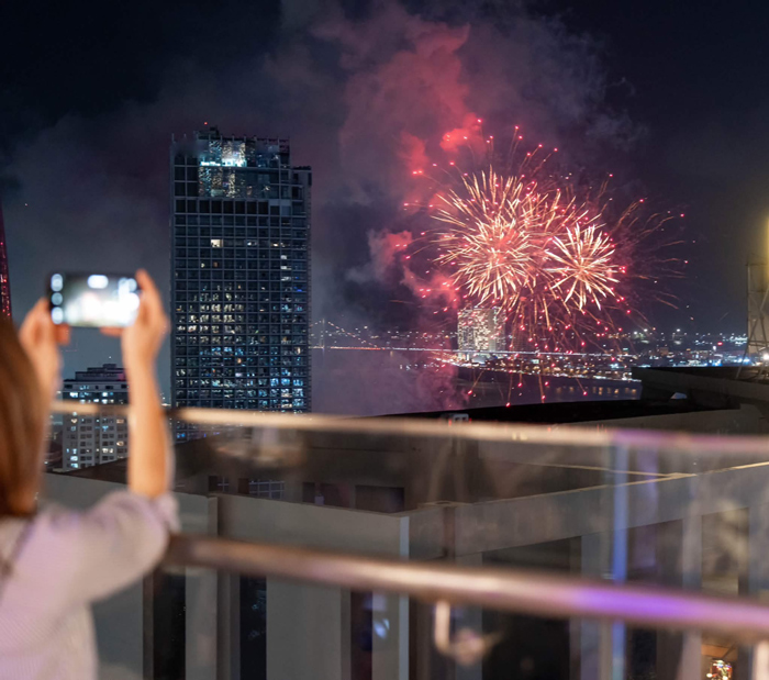 View pháo hoa từ Hilton Da Nang