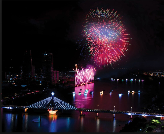 View pháo hoa từ khách sạn Meliá Vinpearl Danang Riverfront