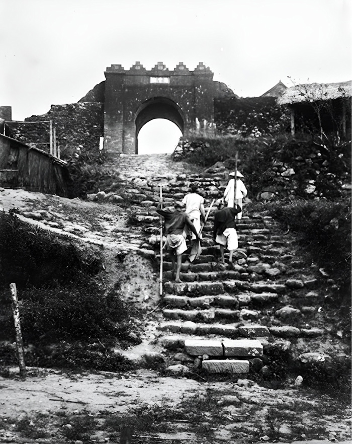 Đèo Hải Vân ngày xưa
